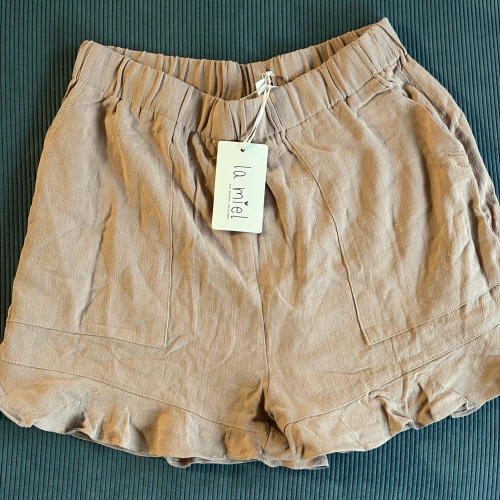 NWT La Miel Women's Ruffle Hem Elastic Waist Shorts - Tan